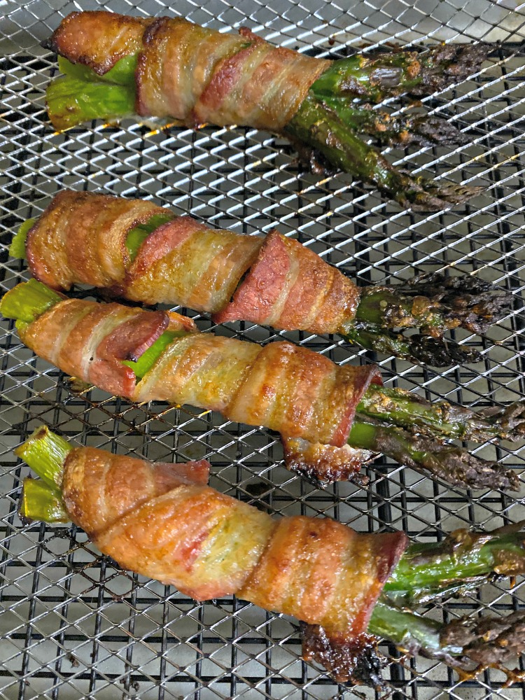 airfryed asparagus wrapped in bacon